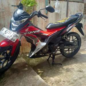 Di jual motor honda sonic 2018 mesin masih mulus , tersedia melalui melalui situs Olx