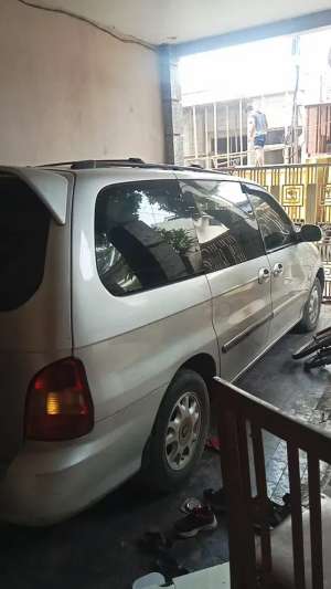 Jual bekas Kia Carnival 2001 Bensin,lokasi di Tangerang Kota