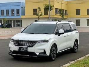 Jual bekas Kia Carnival 2.2L Premiere 11 seat AT 2022 low km,lokasi di Jakarta Selatan