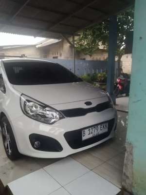 KIA Rio jarang pakai , tersedia melalui melalui situs Olx
