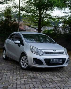 Jual bekas KIA Rio SE matic 2012 silver,lokasi di Bandung Kota