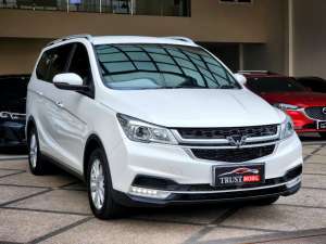 Jual bekas KM 9 RB WULING CORTEZ TURBO LUX 8 SEATER AUTOMATIC PK 2023 PUTIH,lokasi di Surabaya Kota