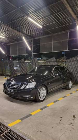 Mercedes-Benz E250 Elegance 2010 , tersedia melalui melalui situs Olx