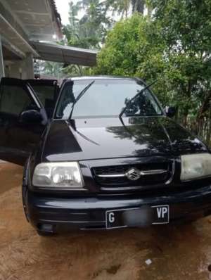 Mobil Suzuki Escudo 2004 , tersedia melalui melalui situs Olx