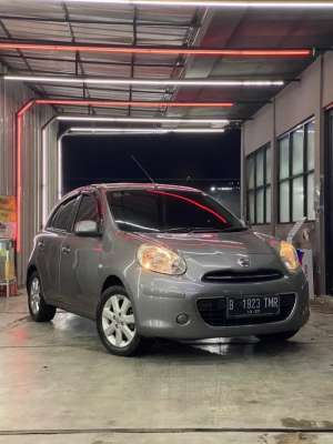 Nissan march 2013 , tersedia melalui melalui situs Olx