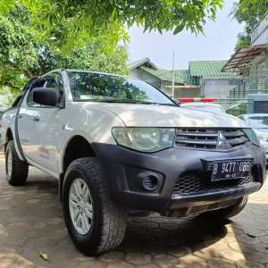 Jual bekas Strada triniton GLX 4X4 th 2014,lokasi di Jakarta Timur