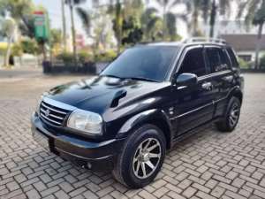Suzuki Escudo 2006 , tersedia melalui melalui situs Olx