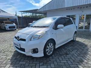 Toyota Yaris 1.5 E Bensin - MT 2012 Putih , tersedia melalui melalui situs Olx