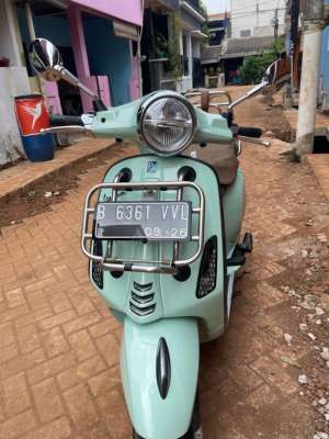 Vespa primavera mulus hijau mint , tersedia melalui melalui situs Jualmotorbekas