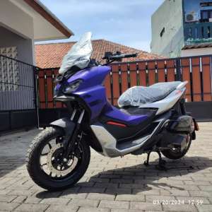 Jual bekas Aprilia SRGT 200 Tipe Basic, warna infinity blue,lokasi di Jakarta Timur