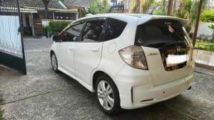 Jual bekas Honda Jazz Rs 2013 Matic Putih Favorit,lokasi di Jakarta Selatan