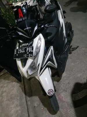 Jual bekas Honda Vario Old 125 2014 ss lengkap mesin bagus plat E Indramayu,lokasi di Bekasi Kota