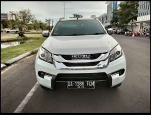 Isuzu mux 2017 matic 4x2 , tersedia melalui melalui situs Olx