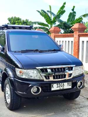 Jual bekas Isuzu Panther GRAND TOURING 2011 lengkap,lokasi di Jawa Tengah