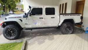 Jual bekas Jeep Gladiator AT tahun 2022 NIK 2023,lokasi di Sidoarjo  Kab.