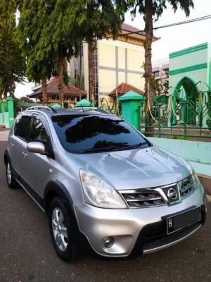 Jual bekas Livina X Gear 2011 1.5Automatic Silver MtlH Tg-1 Low km Original Top,lokasi di Semarang Kota