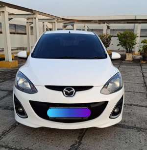 Jual bekas Mazda 2 R 2012 AT Putih . Mobil istimewa Full service record Mazda,lokasi di Jakarta Utara