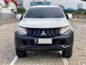 Jual bekas Mitsubishi Triton HDX MT Double Cab 4WD 2017 Putih,lokasi di DKI Jakarta