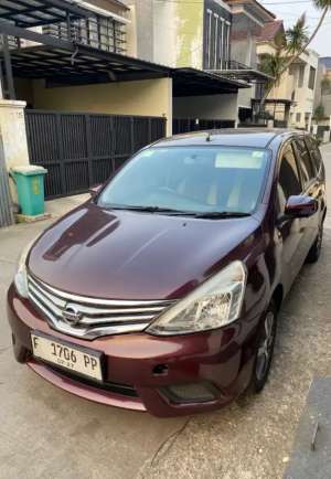 Jual bekas Nissan Grand Livina SV AT 2017. Harga Cash,lokasi di Bekasi Kota