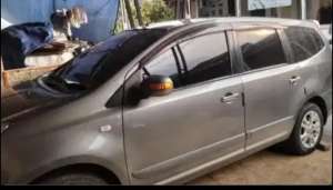 Jual bekas Nissan Livina 2011 Bensin,lokasi di Depok Kota