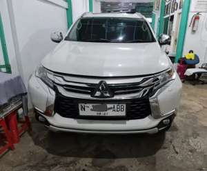Jual bekas Pajero Sport Dakkar 2.4 Matic 4x2 96Ori,lokasi di Malang Kota