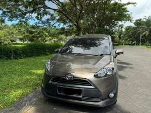 Toyota Sienta 2017 KM rendah tangan pertama , tersedia melalui melalui situs Olx