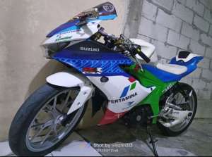 GSX R150 warna biru , tersedia melalui melalui situs Jualmotorbekas