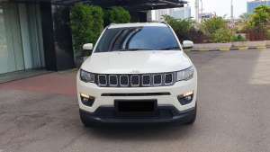 Jual bekas Jeep Compass Longitude 2019 putih km 27rban cash kredit proses bisa dibantu,lokasi di DKI Jakarta