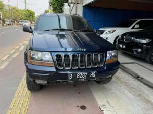 Jual bekas Jeep grand cherokee 4.0 th 2002 4x4 AT istimewa full original,lokasi di 