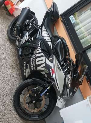 Suzuki GSX R150 , tersedia melalui melalui situs Jualmotorbekas