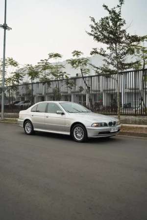 Jual bekas BMW E39 530i antik low km,lokasi di 