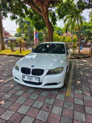 Jual bekas BMW E90 320i LCi AT 2010,lokasi di 