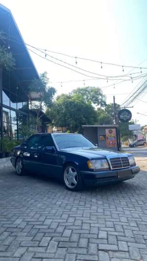 Mercedes Benz Boxer W124 300E , tersedia melalui melalui situs Olx