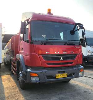 Jual bekas MURAHbanBARU Mitsubishi Fuso head trailer tangki solar minyak 2017,lokasi di DKI Jakarta