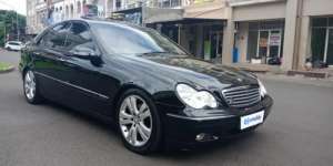 Jual bekas OLX Mobbi Mercedes-Benz C240 2.6 Elegant Bensin-AT 2002 KSBSNS CRS,lokasi di 