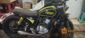 Yamaha Costum sudah dimodifikasi , tersedia melalui melalui situs Jualo