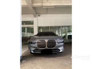 2024 BMW i7 0.0 xDrive60 Gran Lusso Sedan , tersedia melalui melalui situs Carmudi