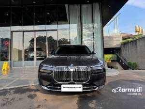 2024 BMW i7 0.0 xDrive60 Gran Lusso Sedan , tersedia melalui melalui situs Carmudi