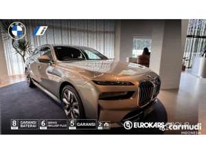 2024 BMW i7 0.0 xDrive60 Gran Lusso Sedan , tersedia melalui melalui situs Carmudi
