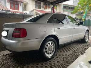Audi A4 B5 2.6 tiptronik km 71 rb tgn 1 antik , tersedia melalui melalui situs Olx
