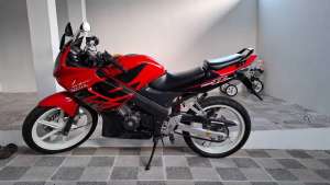 CBR 150 R old CBU Thailand lokasi di Gunung Putri, tersedia melalui melalui situs Olx