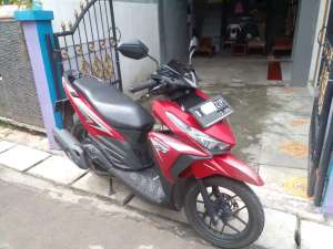 Dijual honda vario 125 cbs iss 2015 lokasi di Pancoran Mas, tersedia melalui melalui situs Olx