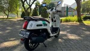 Fazzio 1st Hand KM 1800 perak motor rumahan lokasi di Bumi Serpong Damai, tersedia melalui melalui situs Olx