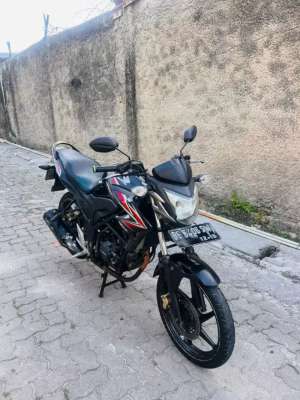 Honda CB 150R 2013 lokasi di Enggal, tersedia melalui melalui situs Olx