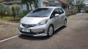 Jual bekas Honda Jazz RS Matic 2013 Silver,lokasi di 
