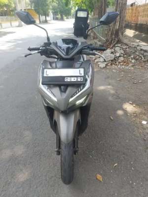 HONDA VARIO 150CC TAHUN 2019 KEYLESS WARNA COKLAT lokasi di Sawahan, tersedia melalui melalui situs Olx