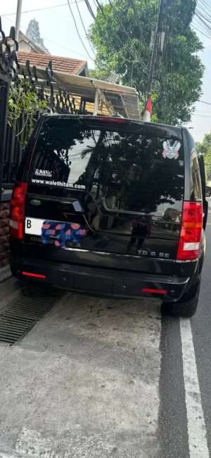 Land Rover Discovery 3 Diesel 2007 , tersedia melalui melalui situs Olx