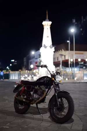 Motor custom british style lokasi di Ciputat Timur, tersedia melalui melalui situs Olx