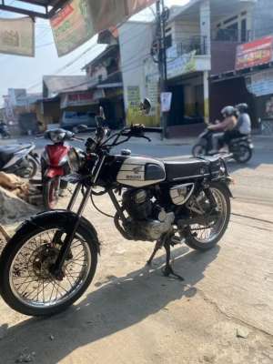 Jual bekas Motor custom CB basic megapro,lokasi di Pondok Gede