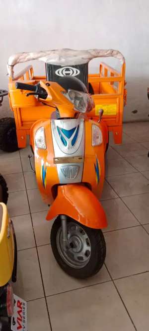 Motor Happy Roda 3 masih baru gress di dealer 125 cc lokasi di Ungaran Barat, tersedia melalui melalui situs Olx